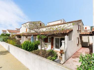 Vintage Holiday Home in South of France by the Sea