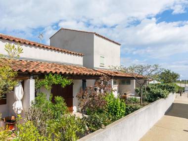 Vintage Holiday Home in South of France by the Sea