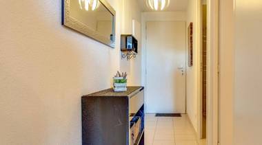 T 2 tout confort avec terrasse vue mer et montagne.