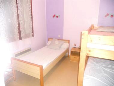 Appartement de 2 chambres avec vue sur le lac et jardin clos a Fontrabiouse a 7 km des pistes