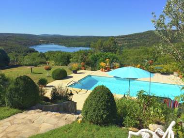 Attractive gite with private swimming pool and vast views across Lac du Verdon