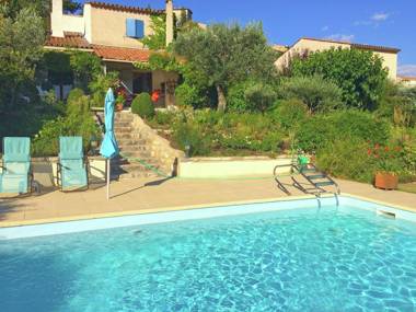 Attractive gite with private swimming pool and vast views across Lac du Verdon