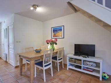 Provencal bastide with a dishwasher in a green area