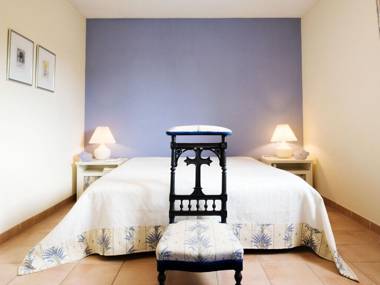 Detached villa with a dishwasher in green surroundings