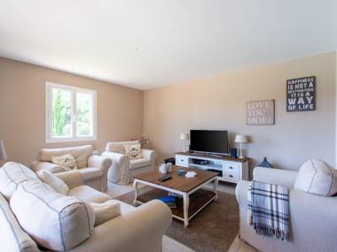 Cozy Holiday Home in Le Plan-de-la-Tour with Pool