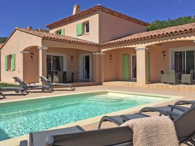 Cozy Holiday Home in Le Plan-de-la-Tour with Private Pool