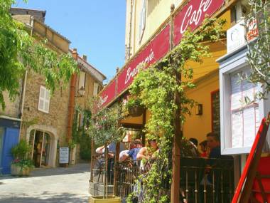 Cozy Holiday Home in Le Plan-de-la-Tour with Private Pool