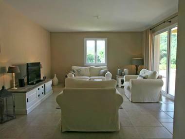 Contemporary Villa in Le Plan-de-la-Tour with Pool