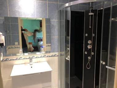 Hôtel Le Derby terrasse et parking