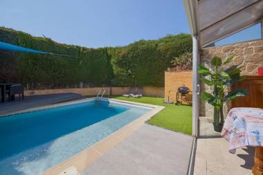 High standing air-conditioned and private pool