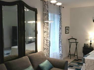 Logis Hôtel & Restaurant Au Clos Paillé Charme & Caractère