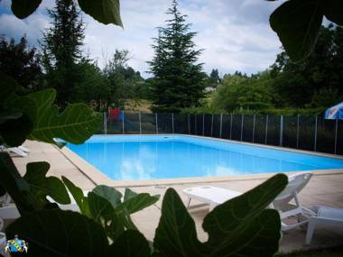 Logis Hôtel & Restaurant Au Clos Paillé Charme & Caractère