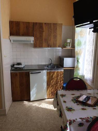 Studio avec vue sur la ville jardin clos et wifi a Neris les Bains