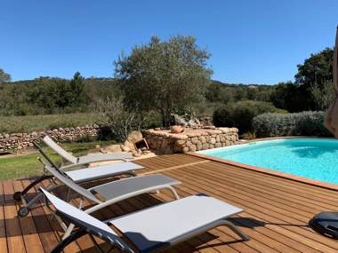 Villa pleine de charme avec piscine proches des plages