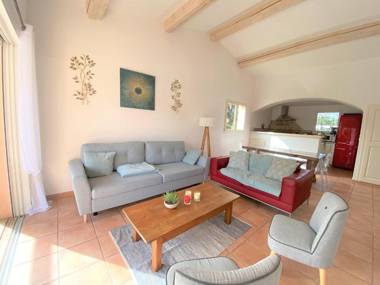 Villa pleine de charme avec piscine proches des plages