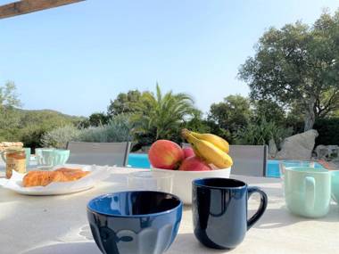 Villa pleine de charme avec piscine proches des plages