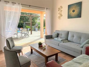 Villa pleine de charme avec piscine proches des plages