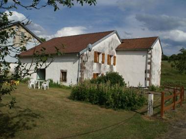 Spacious Holiday Home near Forest in Esmoulières