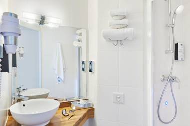 Kyriad Lille - Mons en Baroeul