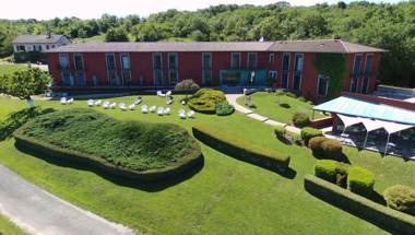 Hôtel Restaurant La Montagne De Brancion