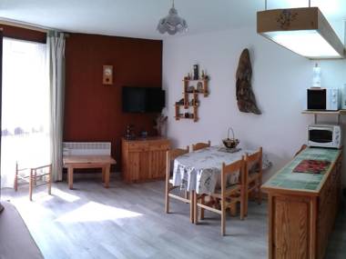 Studio Enchastrayes 1 pièce 4 personnes - FR-1-165A-35