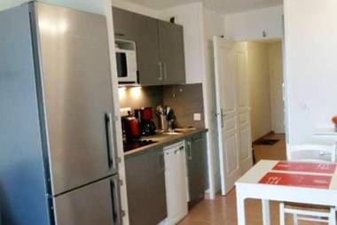 Appartement d'une chambre avec vue sur la mer piscine partagee et terrasse amenagee a Six Fours les Plages a 1 km de la plage