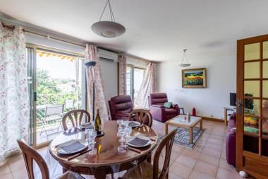 Bright 3 apartment near the SEA with BALCONY