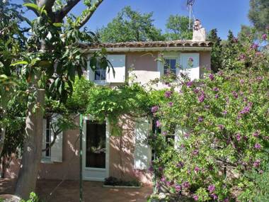 Lovely house in Provencal style 2 kilometers from the sea and beach