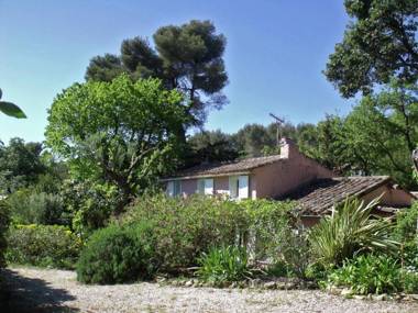 Lovely house in Provencal style 2 kilometers from the sea and beach