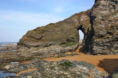Un cottage version moderne dans un domaine avec piscine