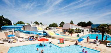 Bungalow de 2 chambres avec piscine partagee et terrasse amenagee a Saint Jean de Monts a 1 km de la plage