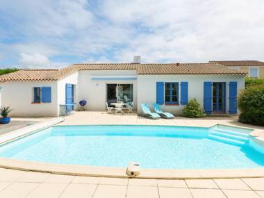 Luxurious villa with a dishwasher only 3.5km from the beach