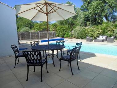 Villa familiale et confortable a Saint Jean de Monts avec piscine chauffee