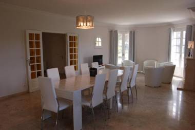 La Villa des Longchamps Location du samedi au samedi