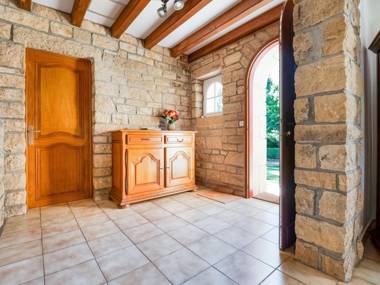 Quaint Holiday Home in Logonna-Daoulas near Sea