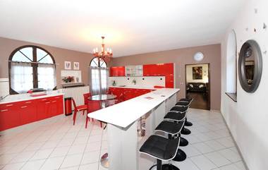 Demeure de 6 chambres avec piscine interieure jacuzzi et jardin clos a Vernou sur Brenne