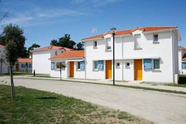 Tidy apartment with a terrace at 600 m. from the beach