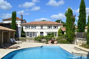 Logis de Graves grande demeure familiale et piscine