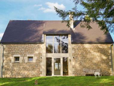 Wonderfully spacious holiday home with above ground swimming pool