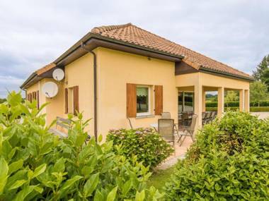 Two comfortable houses with swimming pool near Monbazillac and Bergerac.