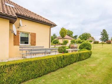 Two comfortable houses with swimming pool near Monbazillac and Bergerac.
