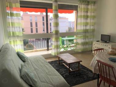 Joli studio avec terrasse proche du port de Saint Cyprien -3RM168