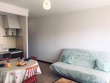 Joli studio avec terrasse proche du port de Saint Cyprien -3RM168