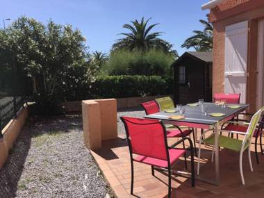 Proche Plage et commerces pour ce T2 en RDC avec jardin privatif-4NMA7