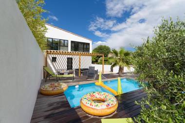 Villa Holidays - Piscine privée - clim - wifi - parking privée - spacieuse