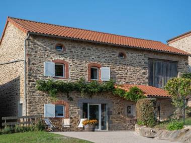 Holiday Home in Saint-Beauzire with Garden Roofed Terrace