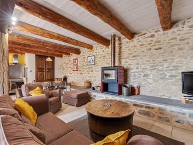 Holiday Home in Saint-Beauzire with Garden Roofed Terrace