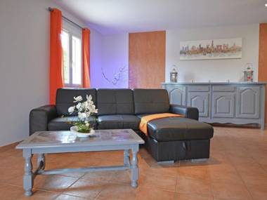 Cozy Villa in Saint Victor de Malcap with Swimming Pool