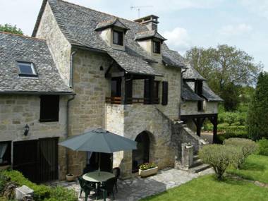 Vintage Holiday Home in Muret le Ch teau with Garden