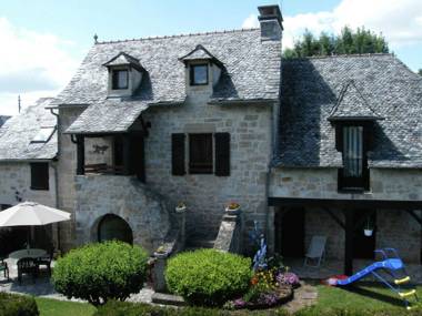 Vintage Holiday Home in Muret le Ch teau with Garden